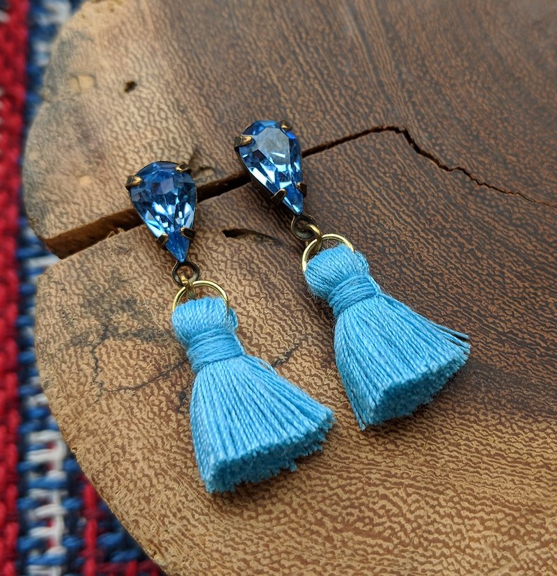 Blue Vintage Glass Tassel Pierced Earrings - ต่างหู - แก้ว สีน้ำเงิน