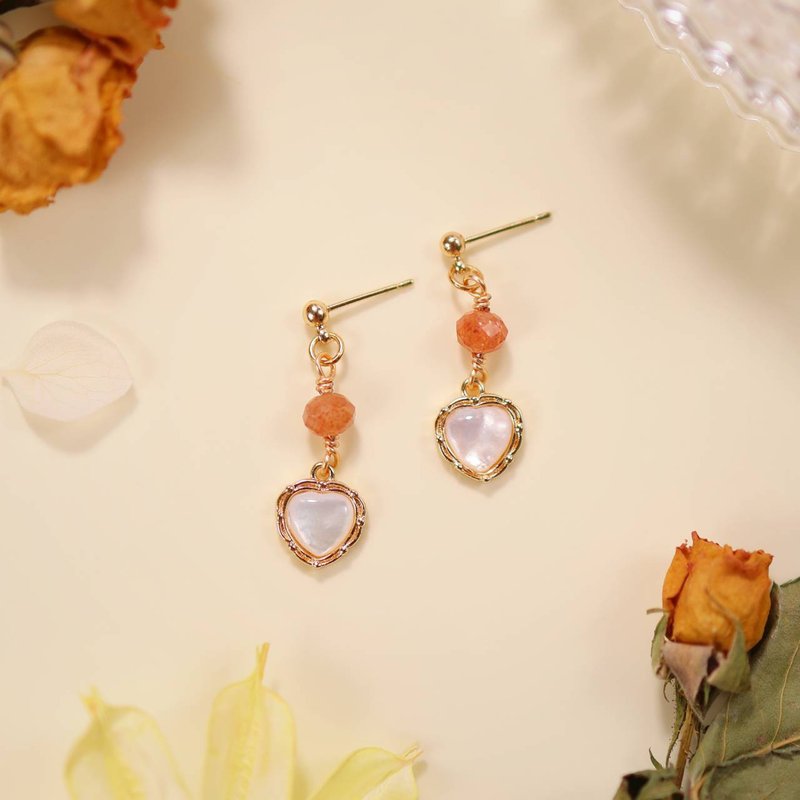 橘心。桃心天然母貝 金草莓 設計耳環 - 耳環/耳夾/耳骨夾 - 水晶 橘色