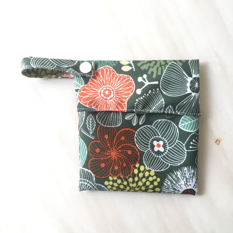 深綠花園 /口罩綻放收納袋/防水萬用袋 - 其他 - 防水材質 綠色