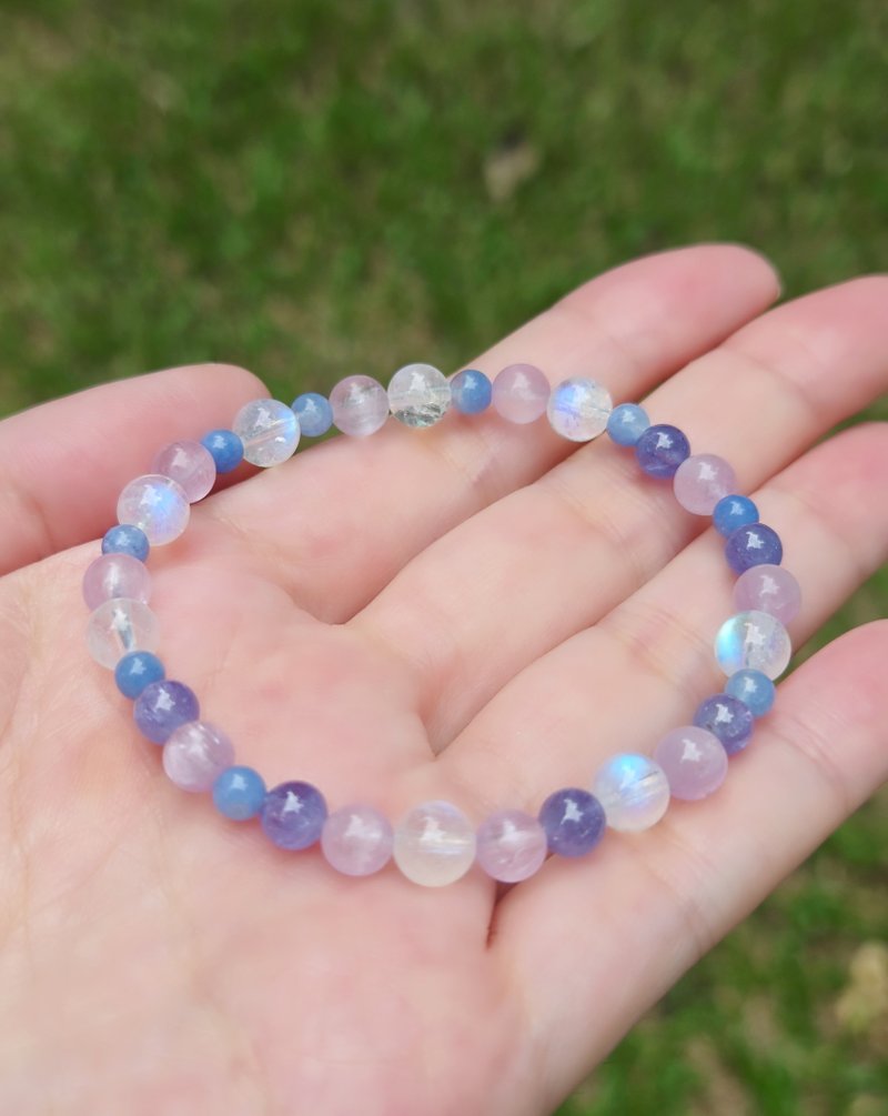 ローランペールパープル - ブルー ムーンストーン、タンザナイト、クンツァイト、ブルーラビットヘアクリスタルブレスレット - ブレスレット - 宝石 パープル