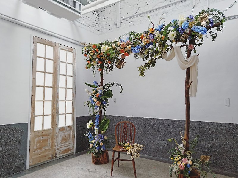 【Arch Flower Arrangement】Wedding Arrangement/Party Arrangement/Floral Arrangement/Wedding Fabric Project - ของวางตกแต่ง - พืช/ดอกไม้ สีเขียว