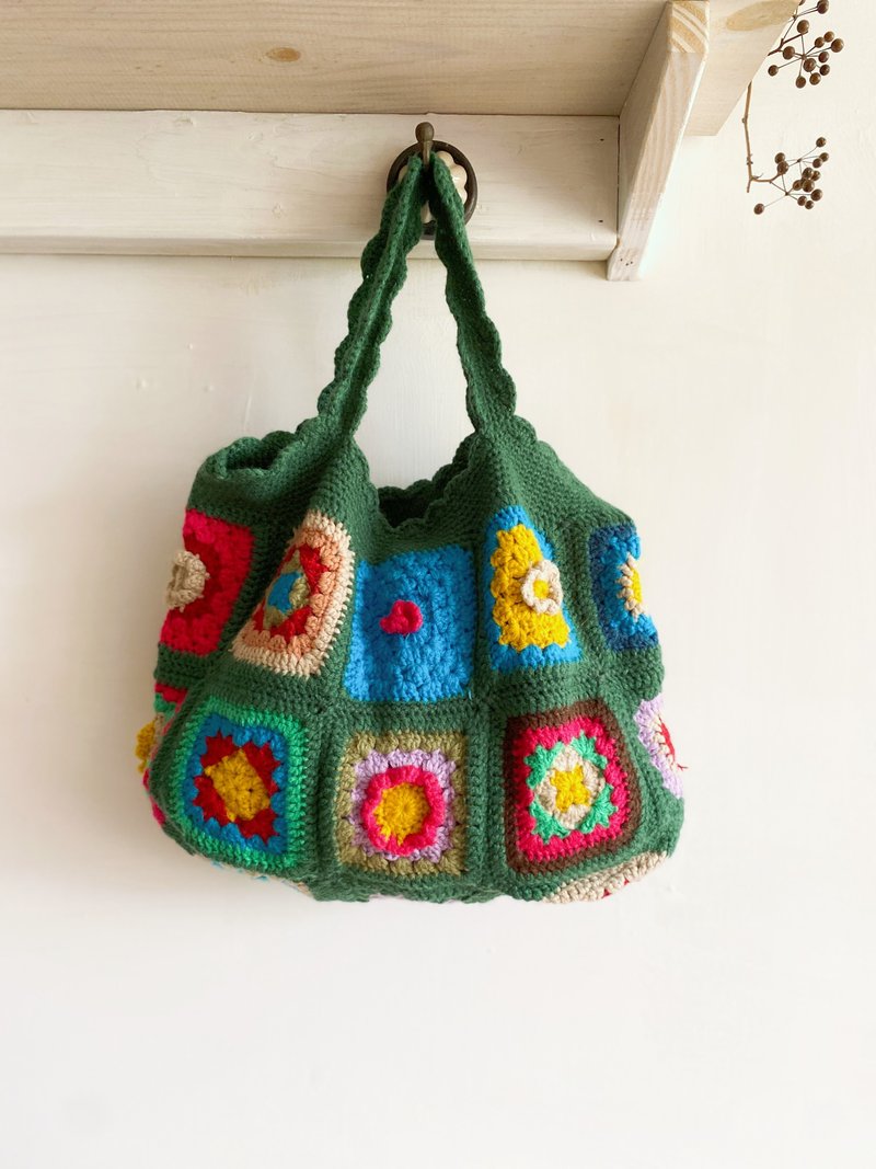 【好日手作】Handmade德國毛線手工編織繽紛祖母格拼接手拿包 - 手提包/手提袋 - 羊毛 多色