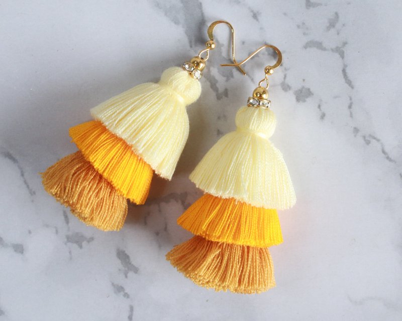 Yellow Beige Gradient Bohemian Layered Tassel Dangle Earrings For Women - ต่างหู - ผ้าฝ้าย/ผ้าลินิน สีเหลือง