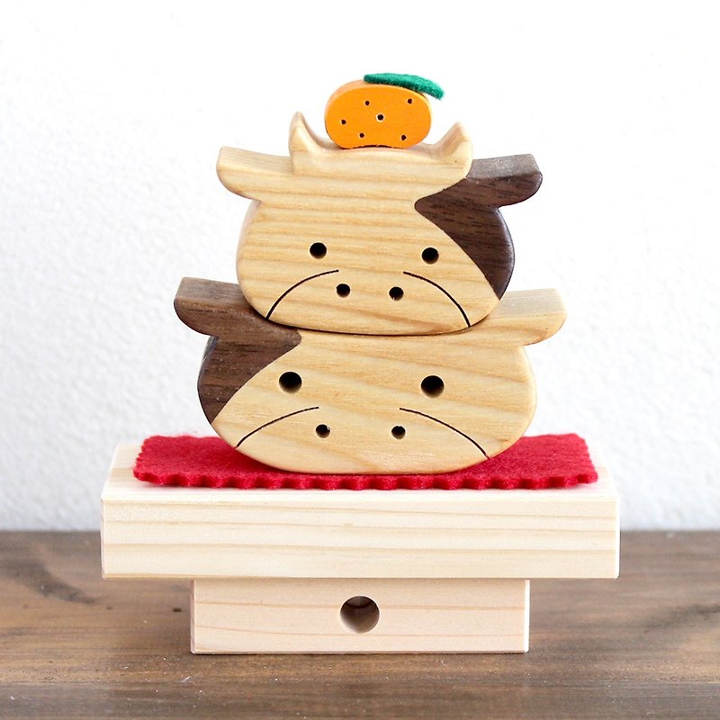 Cow wooden zodiac figurine Kagami-Mo~kichi 2021 New Year decoration - ของวางตกแต่ง - ไม้ 