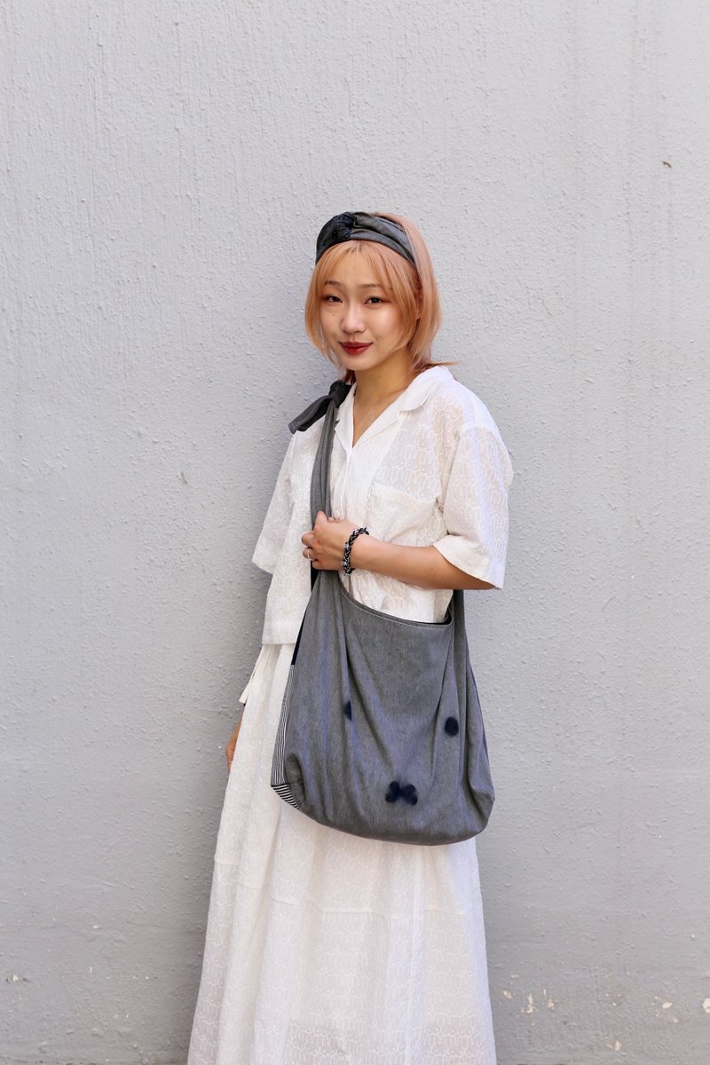 【Pinkoi x miffy】MIFFY 黑色牛仔 洗水斜孭包 斜揹袋 - 側背包/斜背包 - 棉．麻 黑色