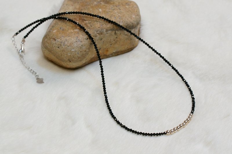 Black Spinel Silver 925 Necklace with Linear Memory Alloy - สร้อยคอ - เครื่องประดับพลอย 