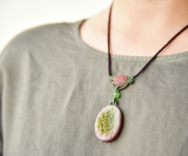 花札】天然塩源瑪瑙手彫り牡丹の花札ネックレスペンダント