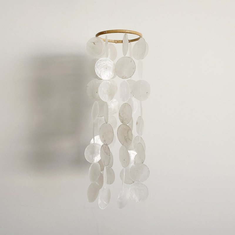 PRE-MADE| Norwegian electric pole_White Circle | Shell Wind Chime Mobile |#0-341 - 擺飾/家飾品 - 貝殼 白色