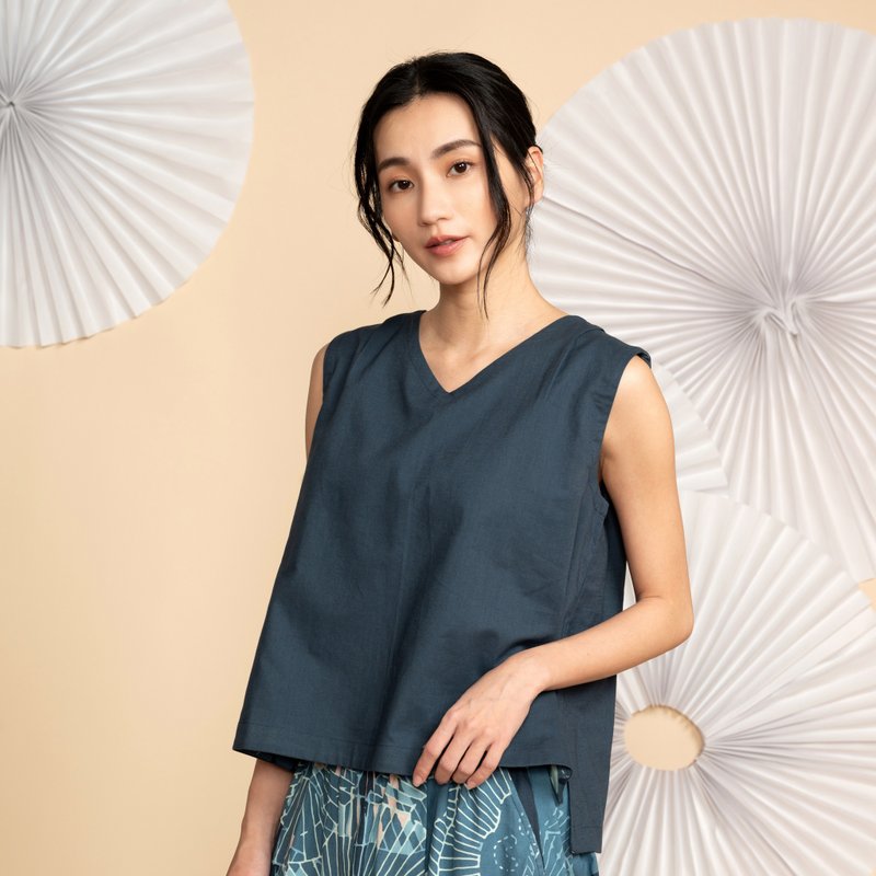 浮游V領無袖上衣_夜藍 - 背心/無袖上衣 - 棉．麻 藍色