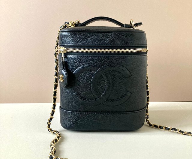 Chanel shops Cosmetic Case RARE Vintage