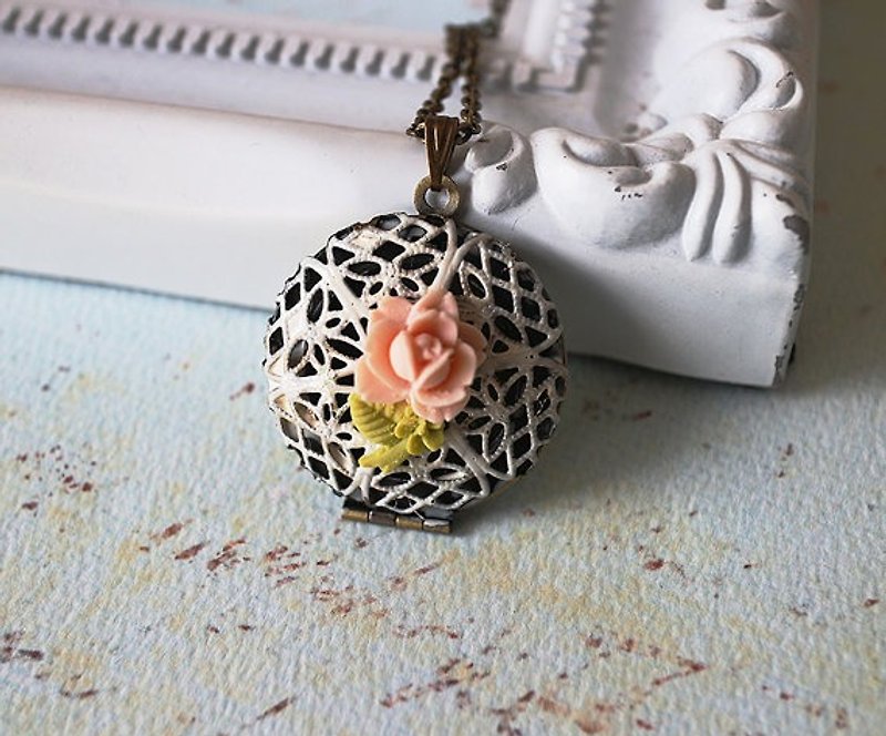 Pink rose photo box necklace - Necklaces - Other Metals White