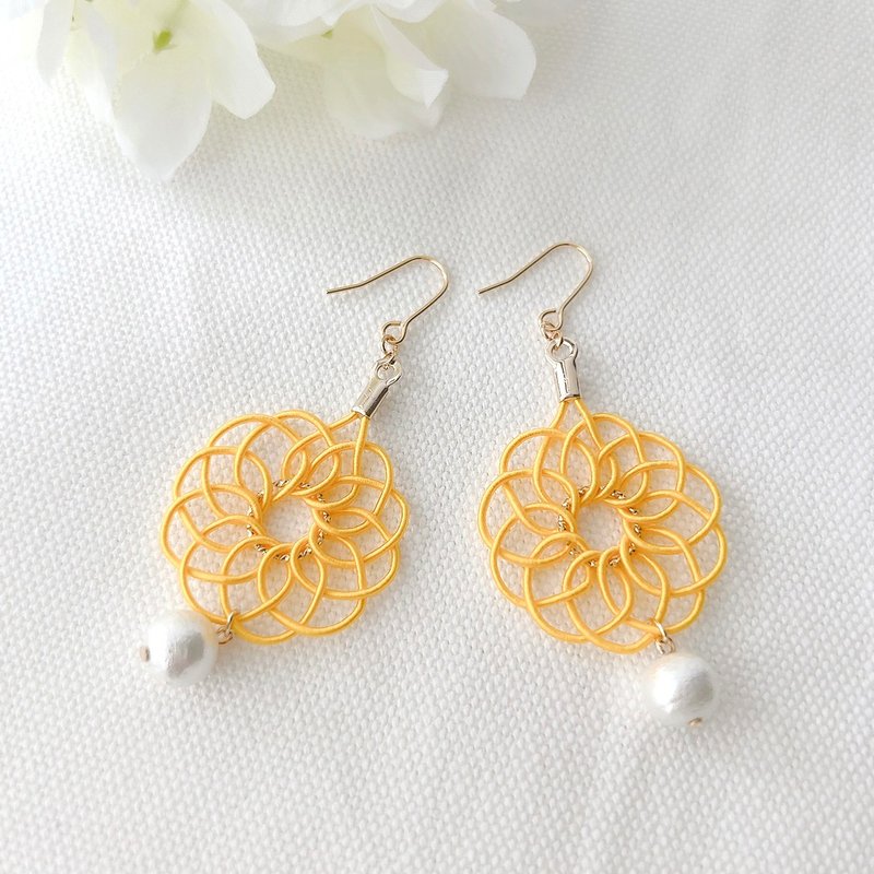 [Mizuhiki] Mandala knot and cotton pearl Mizuhiki Clip-On / Goes well with both Western and Japanese clothing / Yellow - Earrings & Clip-ons - Paper Yellow