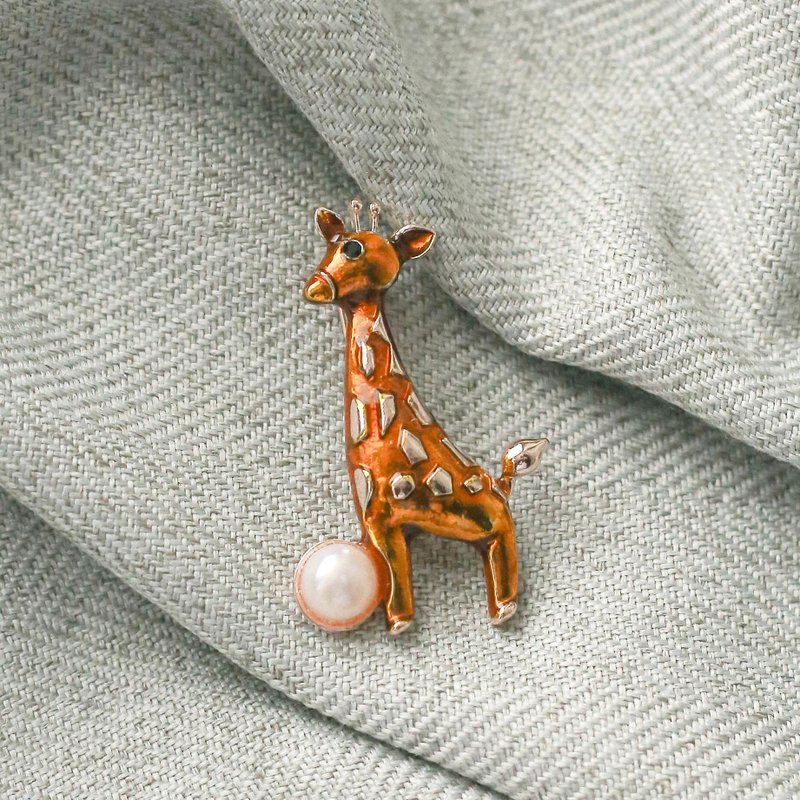 SALTY PUMPKIN fawn pearl brooch - One Piece Dresses - Other Man-Made Fibers White