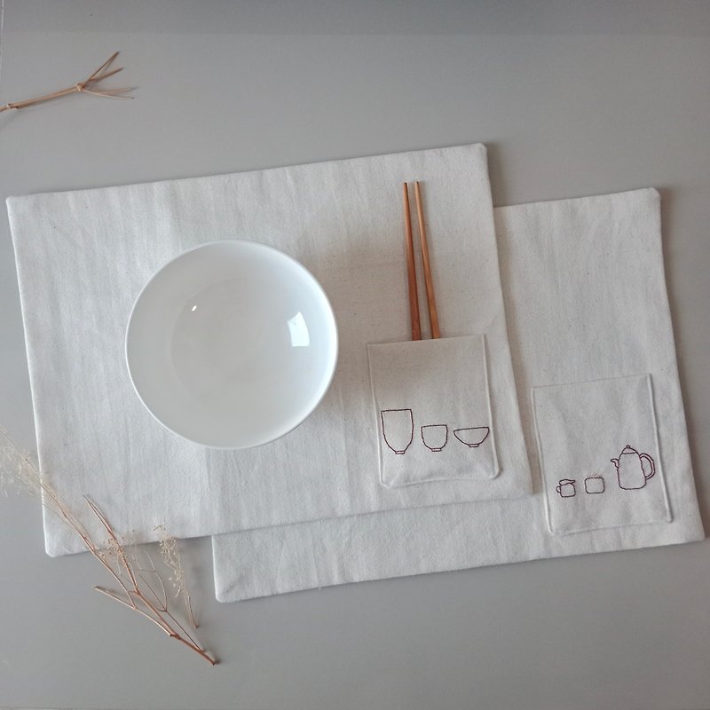 Set placemat with pocket 2pcs hand embroidered Tea100%cotton - 餐桌布/桌巾/餐墊 - 棉．麻 白色