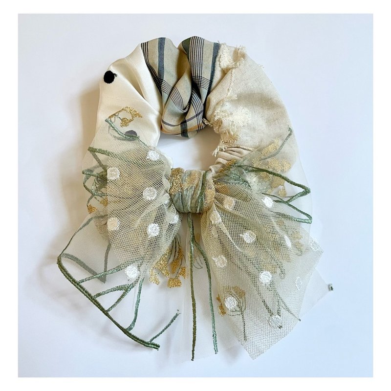 Sustainable Shushu with ribbon - 髮夾/髮圈 - 其他材質 白色