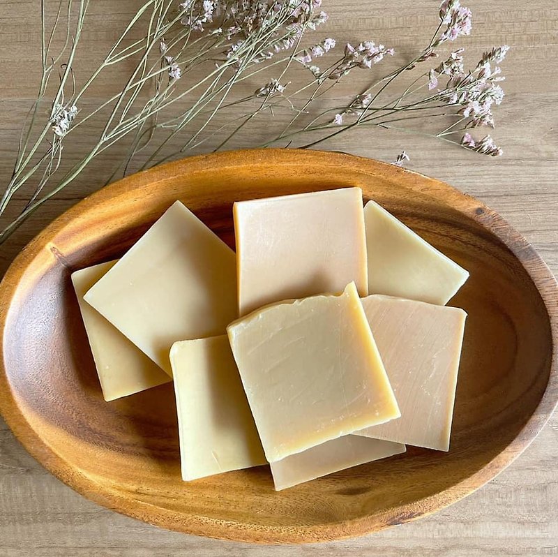 Pure pure handmade soap-breast milk soap soap edge (chamomile, cypress, bincho charcoal, comfrey) - Soap - Plants & Flowers Orange