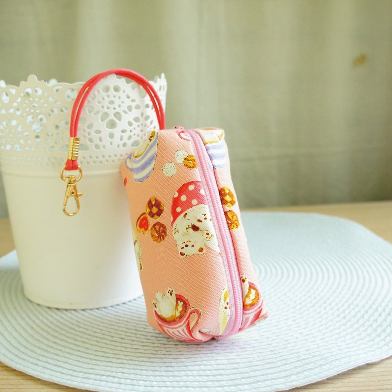 Lovely Japanese cloth [latte bear capsule zipper key case, pink] can hold about 18 keys - Keychains - Cotton & Hemp Pink