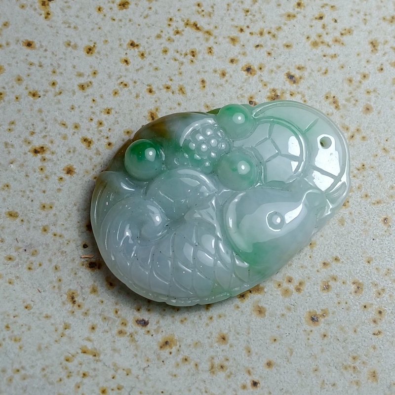 J0224天然翡翠A貨 . 細糯三彩魚和蓮葉.年年有餘.掛飾. - 擺飾/家飾品 - 玉石 