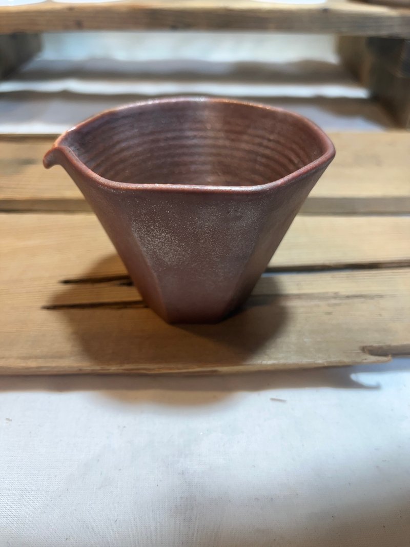 柴燒手作七角茶海 - 茶壺/茶杯/茶具 - 陶 咖啡色