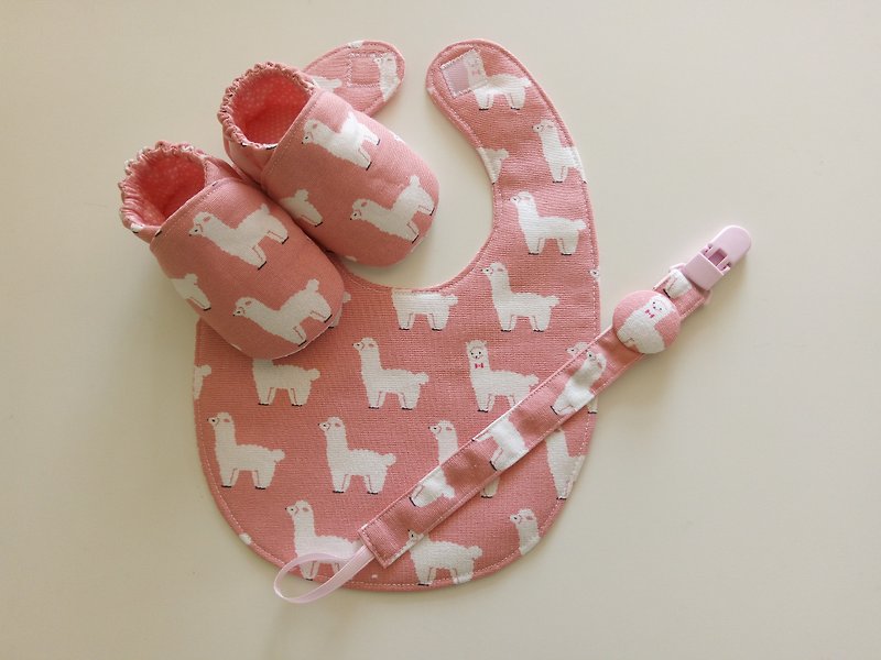 粉底羊駝彌月禮物 嬰兒鞋+圍兜+奶嘴夾 - 圍兜/口水巾 - 棉．麻 粉紅色