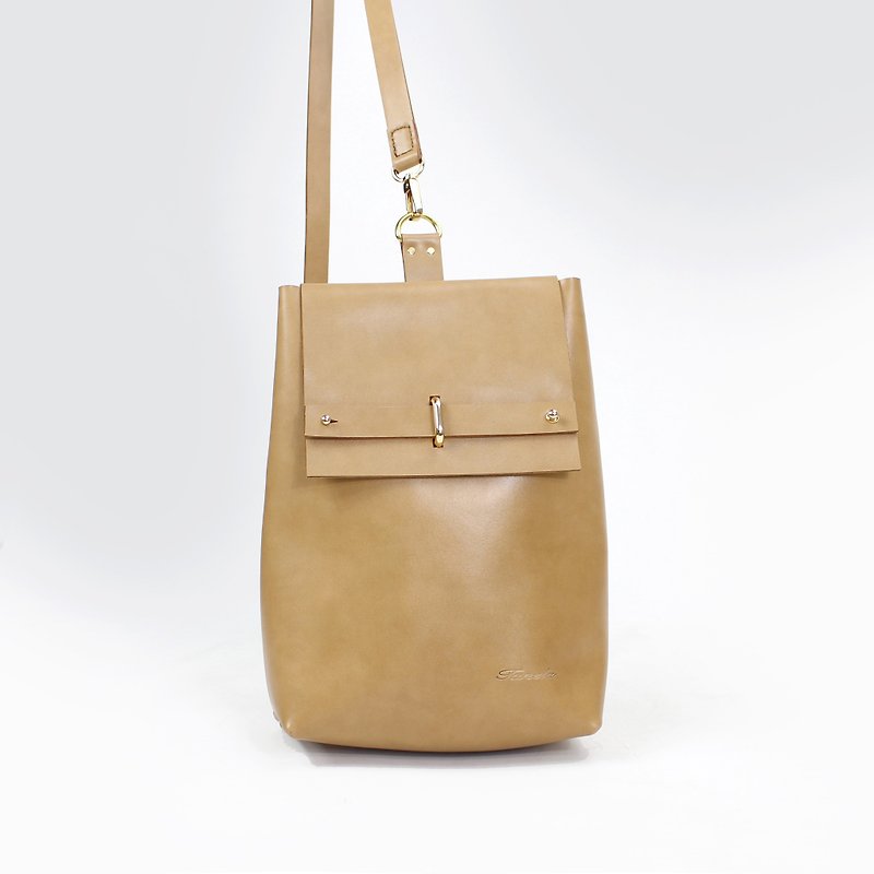 TaneLa 全手作 斜背式 後背包 焦糖色 香港設計 - 後背包/書包 - 真皮 咖啡色