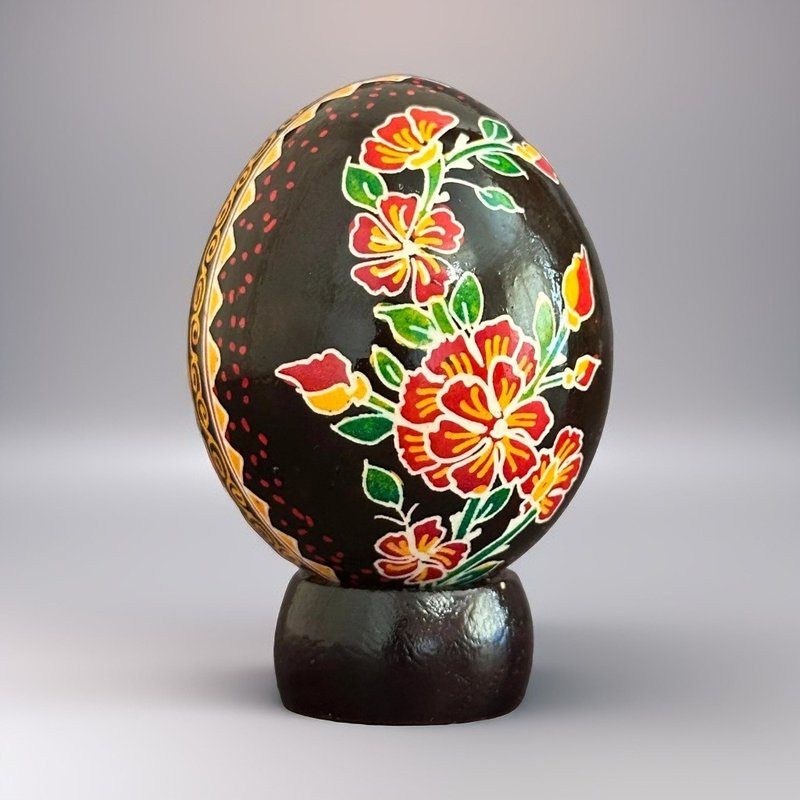 Ukrainian Easter Egg Real Chicken Pysanka Hand Painted Eggshell Hutsul Pysanky - 擺飾/家飾品 - 其他材質 黑色