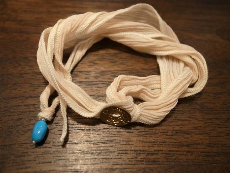 [Flower of the month] silk ribbon bracelet: Turquoise Charm - Bracelets - Silk Multicolor