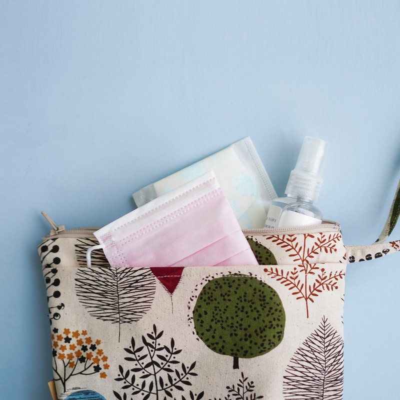 新年禮物首選 獨家大防疫包 挑選花布訂製  此照片花布已用罄 - 化妝包/收納袋 - 棉．麻 卡其色