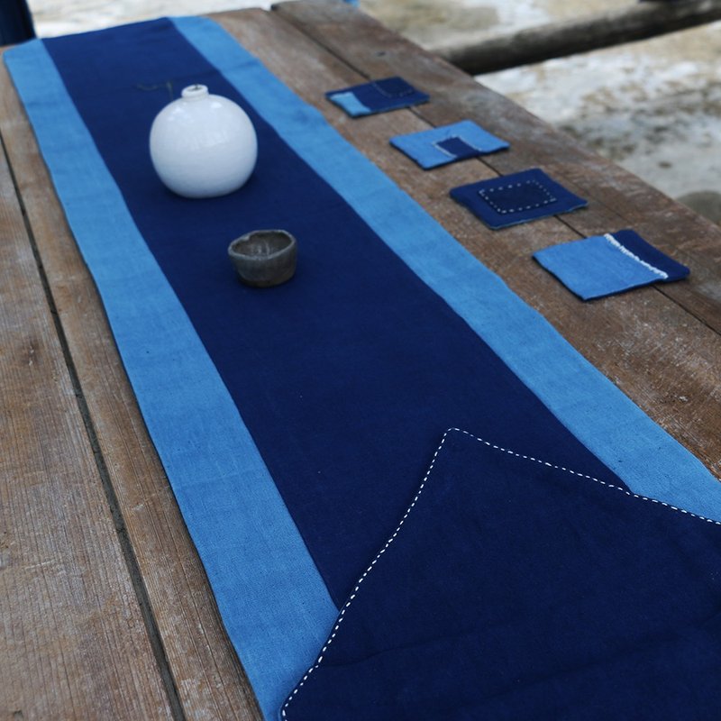 Yishanren | Blue dyed hand-woven homespun patchwork hand-sewn embroidery full set of tea sets double-layer long triangle tea table flag - ผ้ารองโต๊ะ/ของตกแต่ง - ผ้าฝ้าย/ผ้าลินิน 