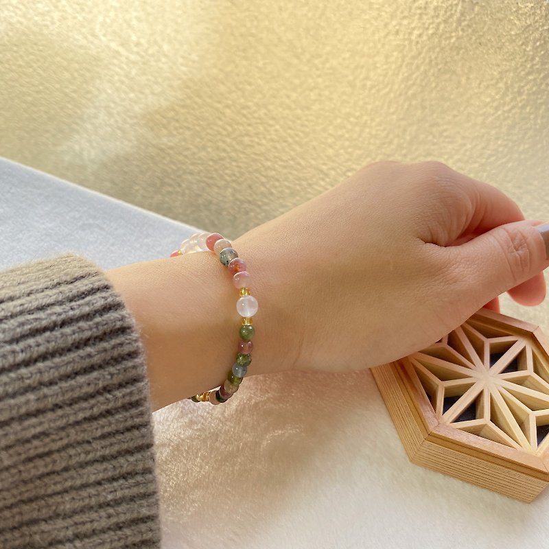 Stone tourmaline healthy movement and decompression natural crystal Japanese handmade gift energy Stone bracelet - สร้อยข้อมือ - คริสตัล หลากหลายสี
