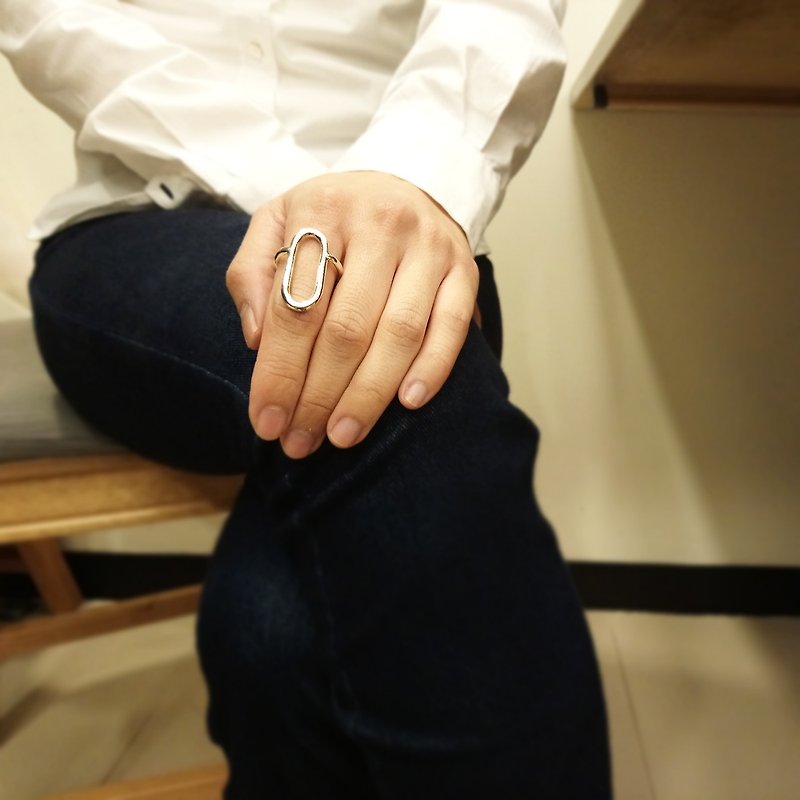 oval ring | mittag jewelry | handmade and made in Taiwan - แหวนทั่วไป - เงิน สีเงิน