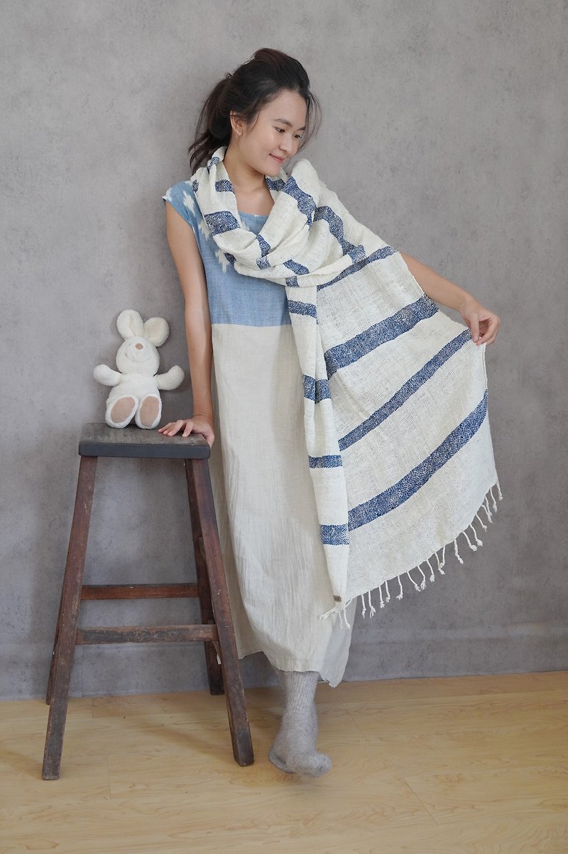 [Song Cake] Hand-twisted and hand-woven. Pure cotton blue dyed stripes//shawl/air conditioning warmth - Knit Scarves & Wraps - Cotton & Hemp Blue