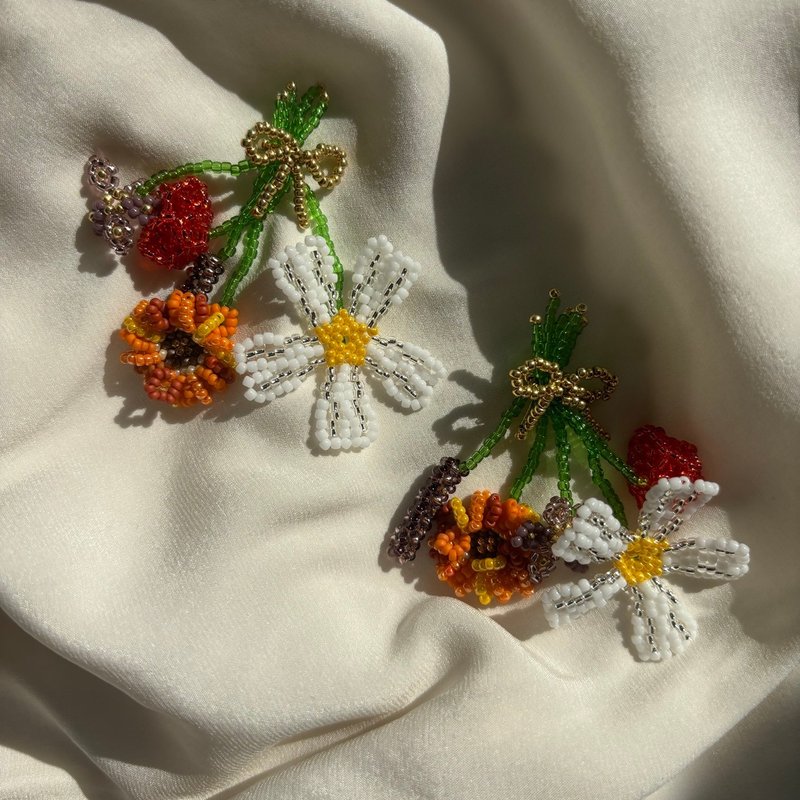 Handwoven Bouquet Beaded Earrings - ต่างหู - แก้ว หลากหลายสี