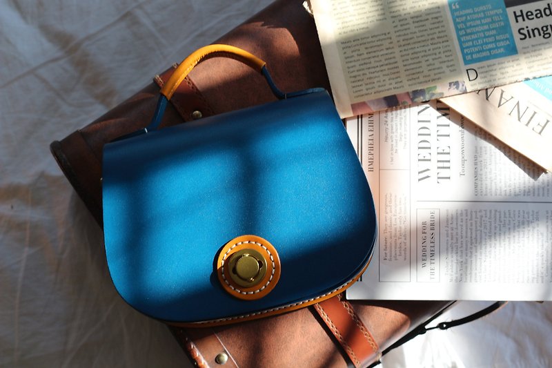 [Utagawa Hiroshige Saddle Bag] Vegetable Tanned Leather Saddle Bag - Glass Blue - Messenger Bags & Sling Bags - Genuine Leather Blue