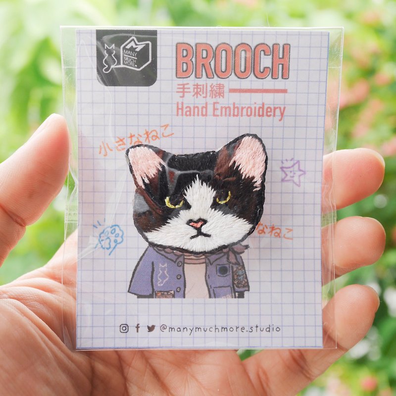 Jean shirt Neko Cat Woon — Hand embroidery Brooches - Brooches - Linen White