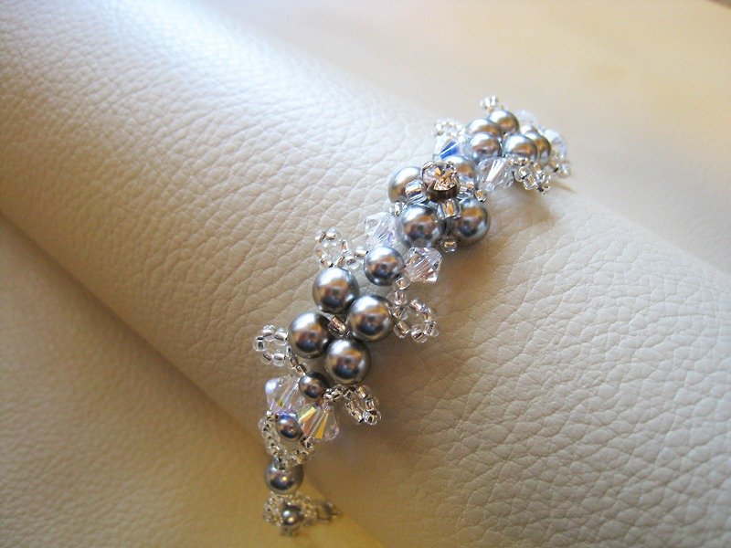 Czech Glass Pearl & Swarovski Crystal Bracelet / JAB : Gray Bridal* - Bracelets - Glass Gray