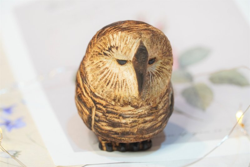 龍柏咪咪眼草鴞貓頭鷹-原創 - 擺飾/家飾品 - 木頭 咖啡色
