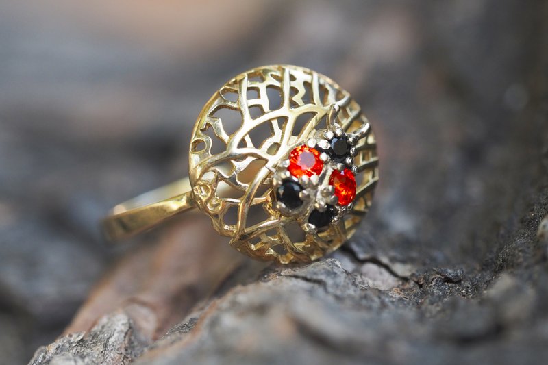 Solid 14k gold Ladybug ring with orange red sapphires and black spinels. - 戒指 - 貴金屬 金色
