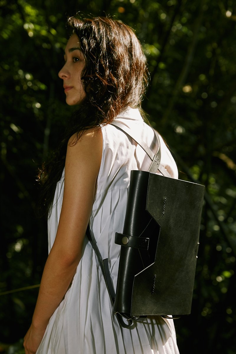 Wood x leather series | teak leather backpack | teak leather backpack - กระเป๋าเป้สะพายหลัง - หนังแท้ สีดำ
