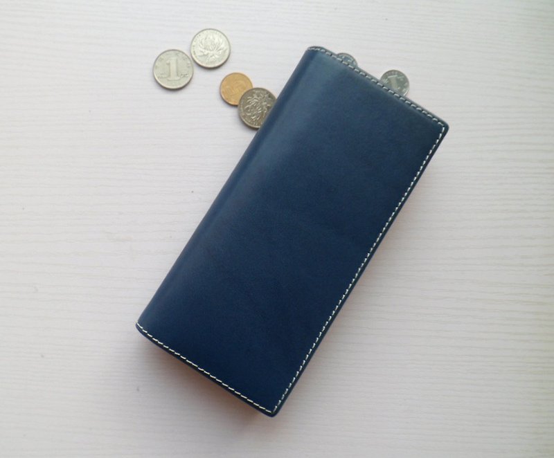 レトロな長い財布の男性と女性の財布を保持している古典的な財布 - 財布 - 革 