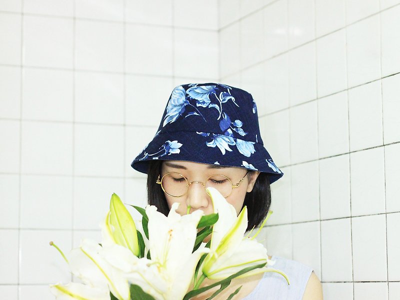[] The MAMA's Closet flower / double-sided hat - หมวก - ผ้าฝ้าย/ผ้าลินิน สีน้ำเงิน
