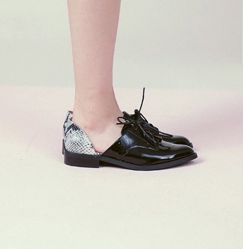 】 【Display clear side dug personality strap leather shoes Black Snake - รองเท้าบูทยาวผู้หญิง - หนังแท้ สีดำ