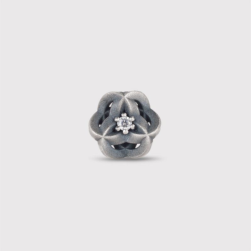 Handmade Oxidized 925k Sterling Silver Stud Earring: White Rock Crystal Stone - 耳環/耳夾/耳骨夾 - 純銀 白色