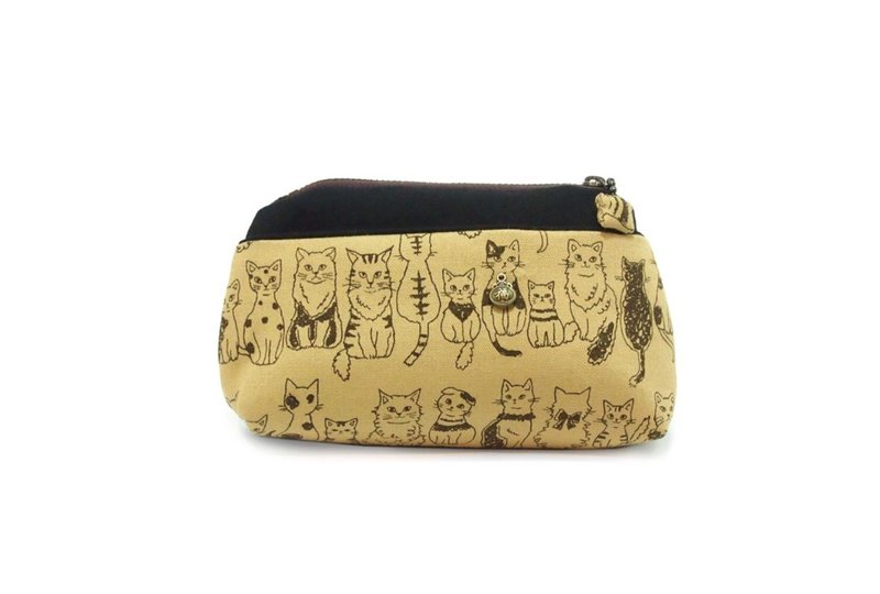 Fusion blessing cat-cosmetic bag - กระเป๋าเครื่องสำอาง - ผ้าฝ้าย/ผ้าลินิน สีกากี