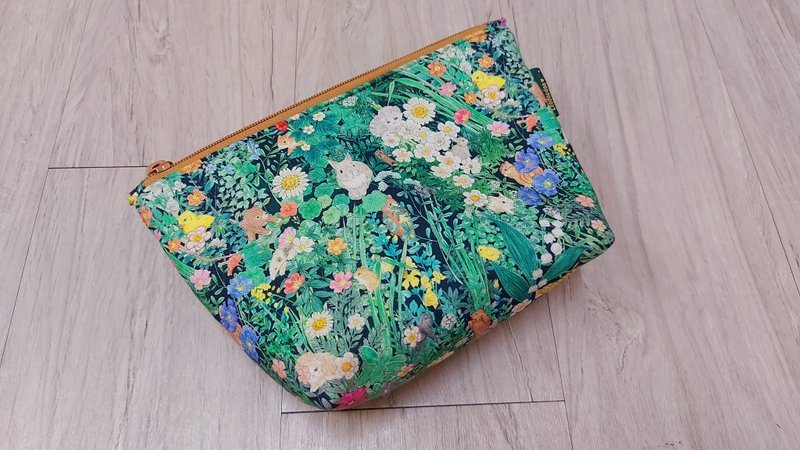 Leodoodoo 【限定布】日本設計師布-拉鍊鋪棉萬用包 - 行李箱/旅行袋 - 棉．麻 綠色