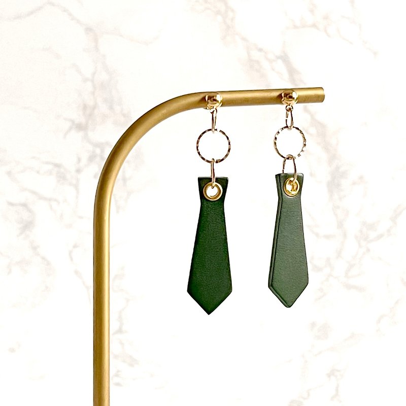 Tie Earrings/ Clip-On Green Sparkle /// Genuine Leather Metal Allergy Friendly - ต่างหู - หนังแท้ สีเขียว
