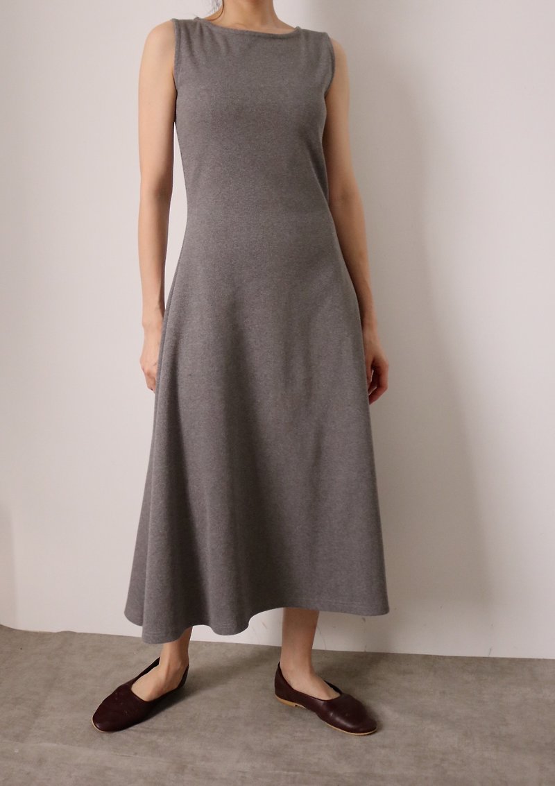 Tatiana Dress carbon grey ribbed irregular knee-length vest dress out clear S - ชุดเดรส - ผ้าฝ้าย/ผ้าลินิน 