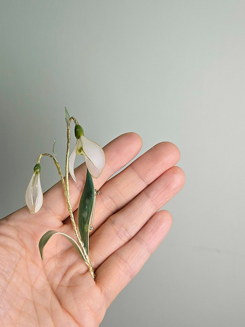雪花蓮 • 胸針 • 沾浸藝術花。飾物。生日禮物 - 胸針 - 樹脂 