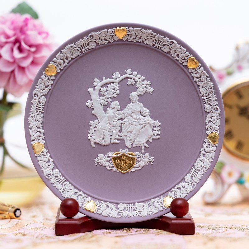 British made wedgwood relief jasper 1982 lover plate ceramic plate birthday wedding plate true love gold heart version - ของวางตกแต่ง - เครื่องลายคราม 