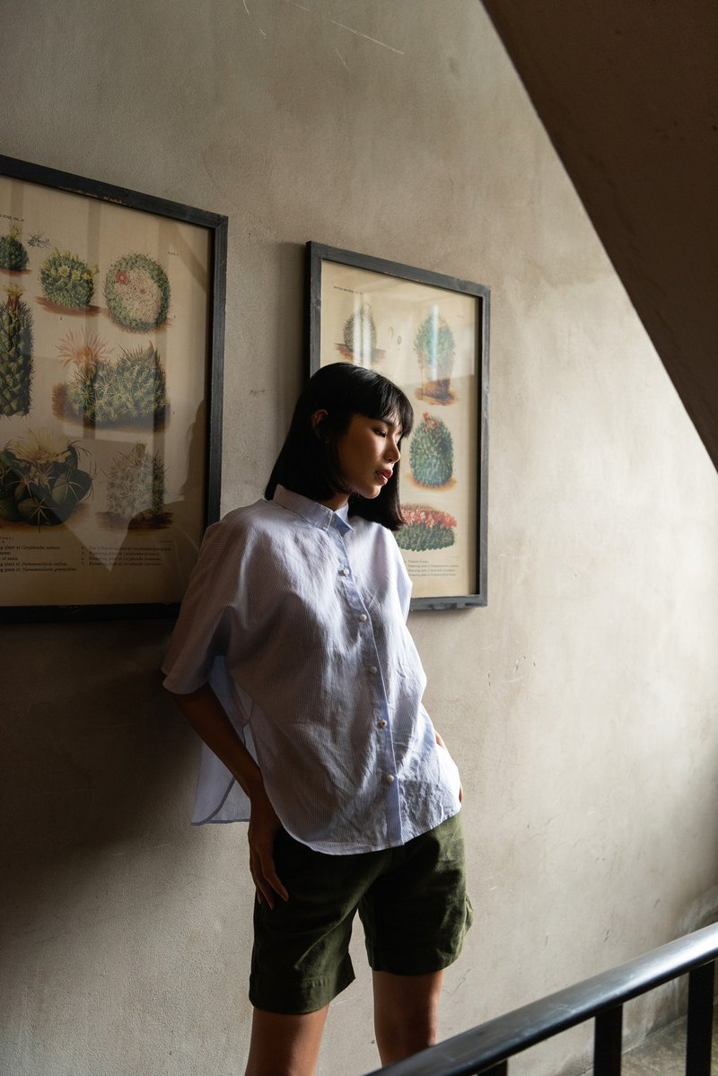 Short-Sleeve Shirt, Printed Cotton-Linen, No Armhole Design, High Side Slit - 女襯衫 - 棉．麻 藍色